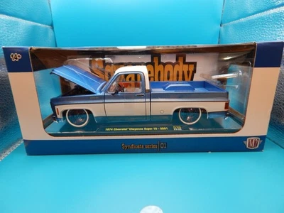 M2 Machines 1974 CHEVROLET CHEYENNE Super 10 SS01 Squarebody Syndicate CHASE 750 - Image 1 of 4
