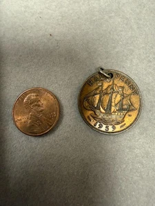 1959 British Queen Elizabeth II Half Penny Ship Coin Retro Charm Pendant 6605 - Picture 1 of 2
