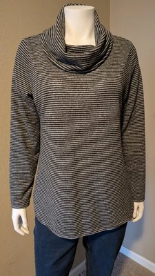 Nuevo sin etiquetas Top Croft & Barrow Scoop Cuello Tortuga Negro Gris Rayas Talla Lg Foto 1 de 4
