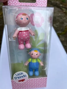 HABA 302010 Little Friends Babies Marie & Max - 2,5" Doppel Baby Puppenstube - Bild 1 von 1