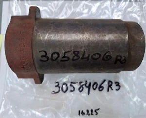 NOS TRACTOR PARTS 3058406R3 BUSHING CASE IH 744, 644, 824, 654, 724, 553, 844 - Picture 1 of 2