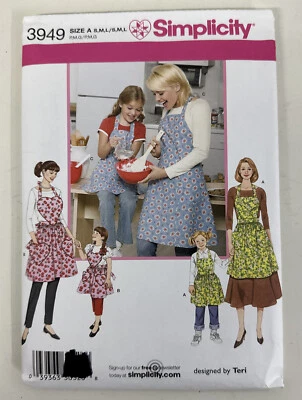 Simplicity 3949 - Mother Daughter Matching Bib Apron in 3 Styles Sewing Pattern - Image 1 of 4