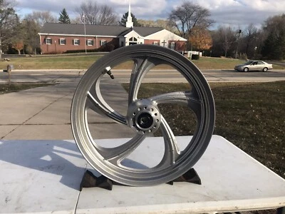 Nuevo OEM NOS Victory Silver Cast Llanta Delantera Vision Cross Country Road Foto 1 de 2