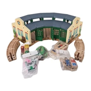 ๐จ Vintage Thomas & Friends Wooden Railway Tidmouth Big Shed 2001 Learning Curve - Picture 1 of 9