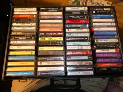 Carry case with 60 x 1970s-1990s cassettes mostly blues inc. Dylan, Cocker, etc Foto 1 de 4