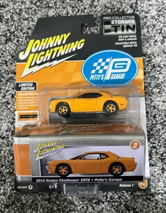 Lata de almacenamiento de coleccionista Johnny Lightning Pro 2014 Dodge Challenger SRT8 naranja - Imagen 1 de 1