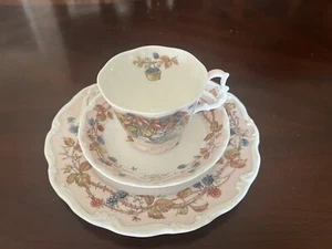 Royal Doulton Brambly Hedge Jill Barklem 1982 ~ Autumn Cup, Saucer and Plate Set - Picture 1 of 9