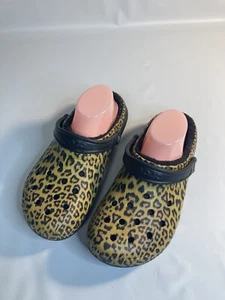 Crocs leopard lined Slip On clogs men 7 women 9 - Picture 1 of 4