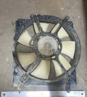 Ventilador radiador OE 1997-2003 Toyota Camry, Solara, ES300 6cyl 1227105210 Foto 1 de 3