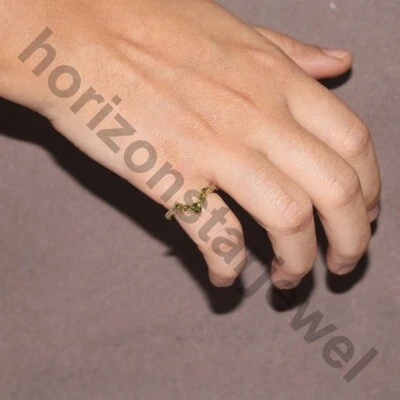 Созданное в лаборатории кольцо с турмалином 14 карат с покрытием из белого золота штабелируемая изогнутая лента 1,10 карата - Изображение 1 из 4