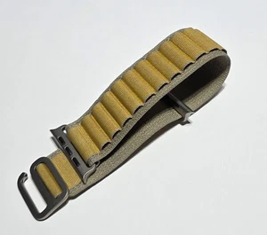 Unbenutzte Original-Zubehör-Hersteller kleine hellbraune Apple Watch 49 mm Alpine Loop Titan-Finish Band in Großpackung P - Bild 1 von 10