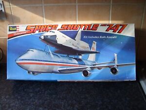 Revell 1/144th Space Shuttle & Boeing 747. Rare 1977 issued unmade kit