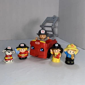 Fisher Price Little People Figure pompieri ragazzi e ragazze e spot il cane - Foto 1 di 4