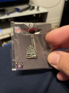 Seattle Seahawks #1 Fan Finger Pin NFL - Picture 1 of 2