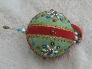 Handgefertigter Weihnachtsschmuck im viktorianischen Stil grün, rot und gold - Bild 1 von 2