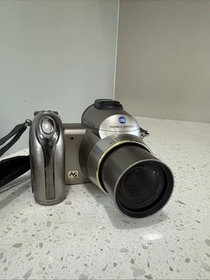 Konica Minolta DiMAGE Z6 Digital Camera 2.0" LCD Display 6.0 MP 12x Optical Zoom - Image 1 of 4