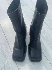 Urban Outfitters Black Leather Zip Detail Boots size 5 - Picture 1 of 7