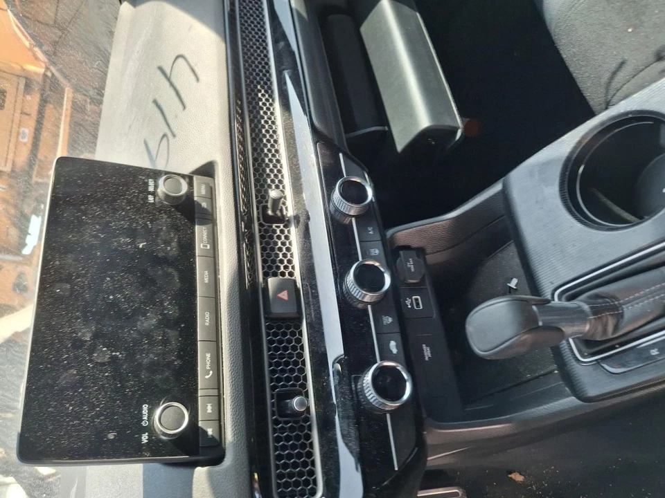 Receptor de pantalla de radio usado Honda Civic 2024 sin necesidad de reprogramación de código antirrobo Foto 1 de 1