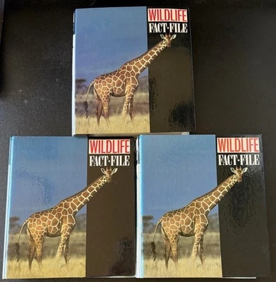 Wildlife Fact-File Unknown Authors 1991 HC 3 Ring VG IMP, Inc 1 Lot of 3 Binders - Image 1 of 4