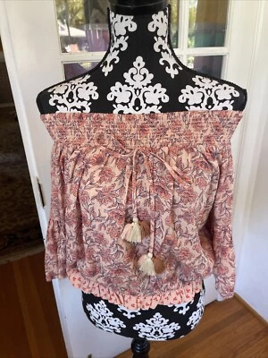 Top Chelsea & Violeta Para Mujer Mediano Melocotón Floral Fuera del Hombro Volantes Manga Campana Foto 1 de 4