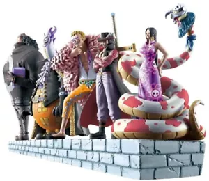 One Piece Mini Diorama Scena Signori della Guerra Doflamingo Boa Hancock Dracule Mihawk... - Foto 1 di 2