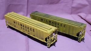 Lot 2 HO Athearn 54' PS-2 Covered Hopper Milwaukee Road/MILW 97802 WEATHERED - Picture 1 of 6