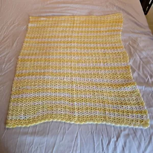 Handgestrickte Babydecke gelb/weiß gestreift geschlechtsneutral 30 x 34 rauchfrei - Bild 1 von 1