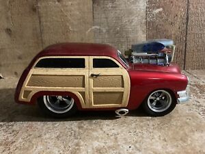 Funline Muscle Machines 1950 Ford Woody 1:18 Diecast 10" Car Red #15336