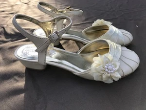 Kenneth Cole Ivory Shoes NEW Flower Girl/Dress Shoes Girls Size 8 1/2 - Picture 1 of 8