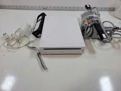 Nintendo Wii RVL-001 WHITE Console with Controller and Cables Tested Working - Image 1 of 4