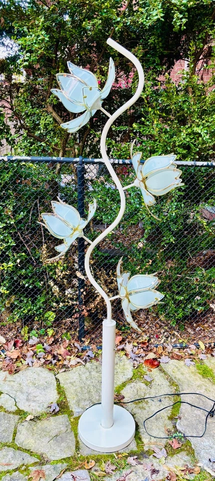 LOVELY!!VTG ANTHONY WHITE METAL&LOTUS FLORAL GLASS GOLD TRIM 4 LIGHT FLOOR LAMP - Image 1 of 4