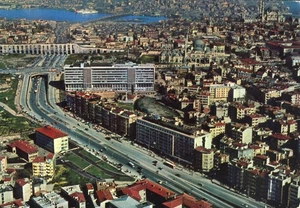 Atatürk Bulvarı'nın havadan görünüşü İstanbul TürkeiHauptstraße AltstadtPostkarte - Bild 1 von 2