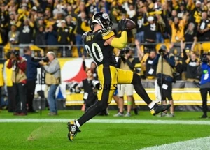 T.J. WATT PITTSBURGH STEELERS IST CAREER NFL TD VS BROWNS ON 9/18/23 COLOR 8X10 - Picture 1 of 1