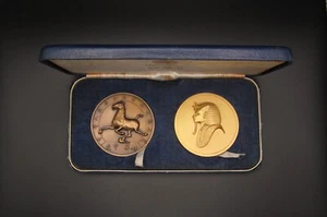 1972 TUTANKHAMUN & 1973-1974 CHINESE EXHIBITION 51mm MEDALS - CASED - Picture 1 of 6
