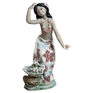 Lladro Figurine, 1478 Hawaiian Dancer (ln) - Picture 1 of 3