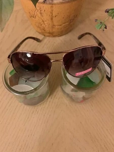 Two FOSTER GRANT FASHION SUNGLASSES BEWITCHING ROSE GOLD WI/TORTOISE ARMS - Picture 1 of 12