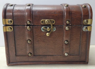 Cofre del tesoro de madera de colección baratija joyería caja de recuerdo marrón oscuro cúpula tapa con bisagras Foto 1 de 4