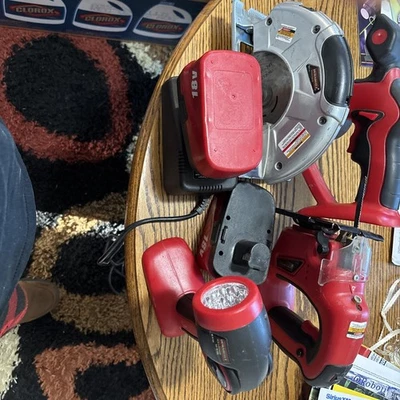 DURABUILT 18V 5.5” Circular Saw, Jigsaw w/Laser, Flashli ,2 Batteries, Charger. - Image 1 of 4