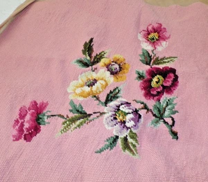 2 VINTAGE NEEDLEWORK FLORAL SEAT COVERS / PILLOW COVERS BUCILLA BUBBLEGUM PINK - Picture 1 of 10