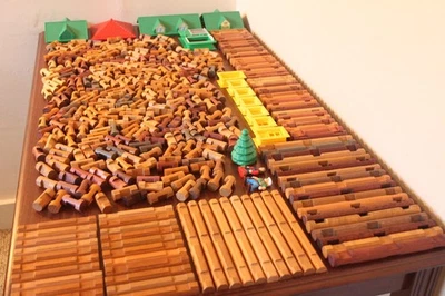 Lincoln Logs HUGE Lot 428 Pieces Vintage Roofs Windows TONS of Different Pieces - Image 1 of 4