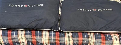 Tommy Hilfiger Azul Marino - Almohada de Cama Estándar Trasera a Cuadros Azul. Relleno (2). Foto 1 de 4