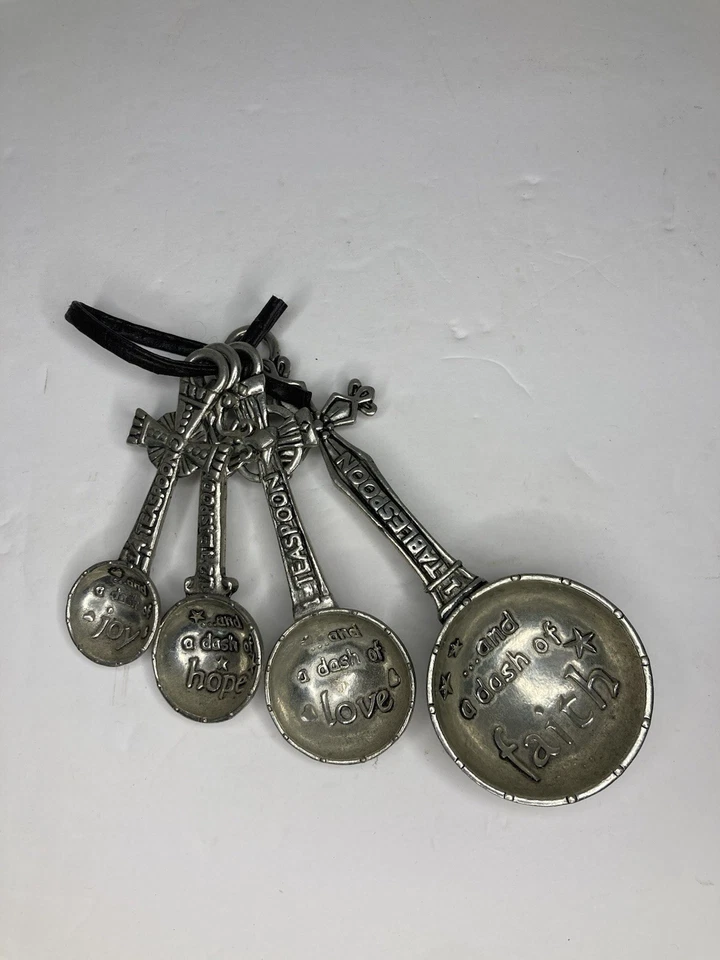 Juego completo de 4 cucharas medidoras de fe, amor, esperanza y alegría con asas cruzadas Foto 1 de 4