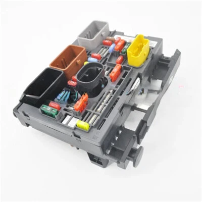 Conjunto de unidad de caja de fusibles debajo del capó para Peugeot 3008 407 Citroen C5 C4 PICCASO< Foto 1 de 4