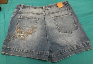 MUDD Denim Shorts BUTTERFLY Embroidered FLOWER adjustable 14 REG Girls Light blu - Picture 1 of 4