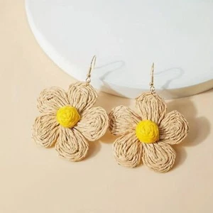 Natürliche hellbraune & gelbe Raffia Blume tropisch Strand Urlaub Ohrhänger NEU - Bild 1 von 7