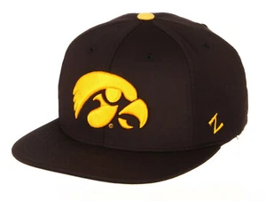 IOWA HAWKEYES NCAA BLACK FLEET FLEX-FIT STRETCH FIT CAP HAT ZFIT SIZE M/L NWT! - Picture 1 of 8