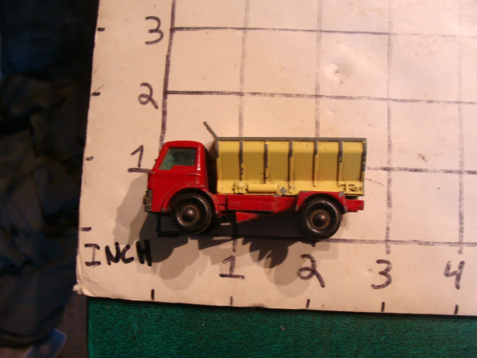 Vintage MATCHBOX #70 GRIT-SPREADING TRUCK 2 broken tires, back not attached - Image 1 of 4