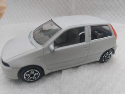 lotto modellini auto 1:43 Golf Renault  Fiat Punto  - Immagine 1 di 4
