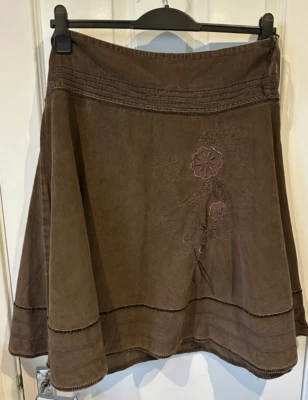 Papaya Brown Cord knee-lenght Skirt with emboirdery & applique - size 14/16 — 第 1/4 张图片