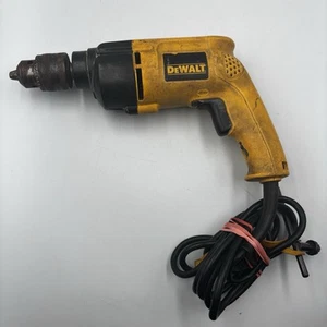 Taladro percutor con cable de una sola velocidad DEWALT DW511 1/2" VSR probado funciona - Imagen 1 de 8